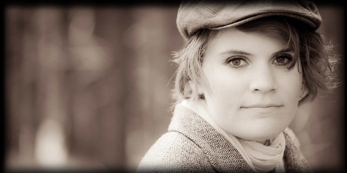 SA singer-songwriter Kelly Menhennett.