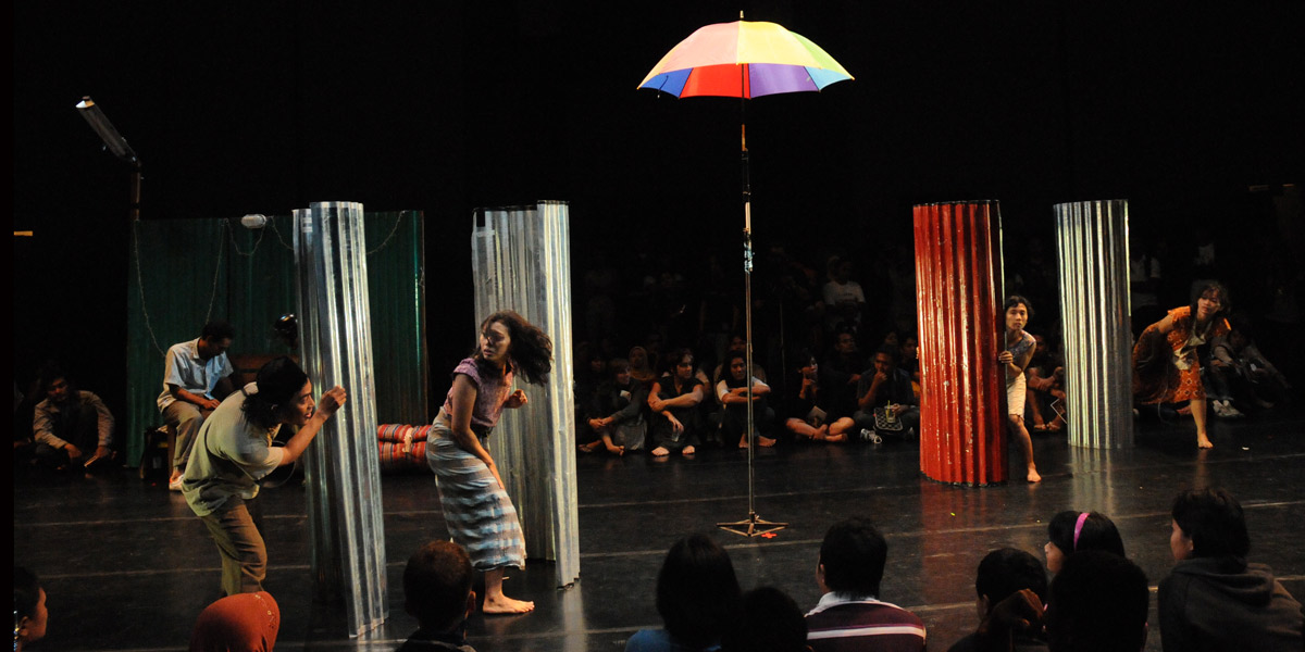 Teater Garasi's immersive dance-theatre performance The Streets.