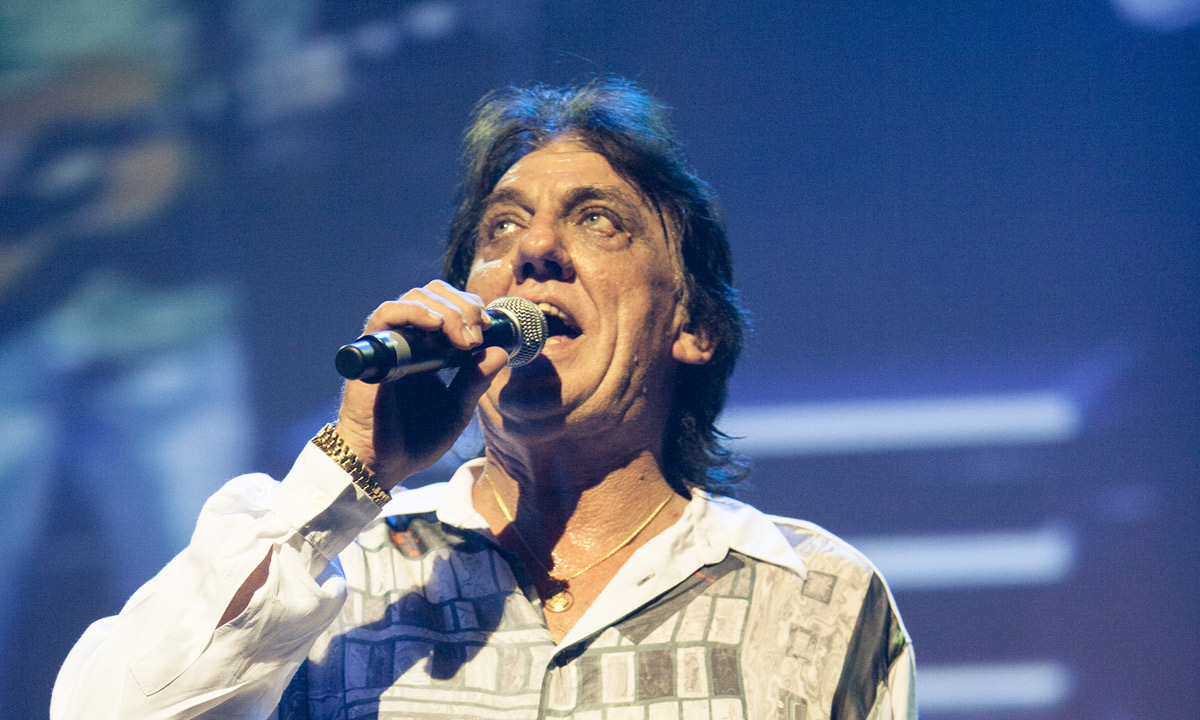 Thumbnail for Singer Jon English dies after surgery