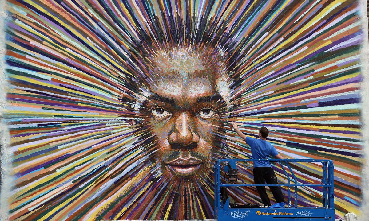 Jimmy C painting his portrait of Olympic champion Usain Bolt in London.
