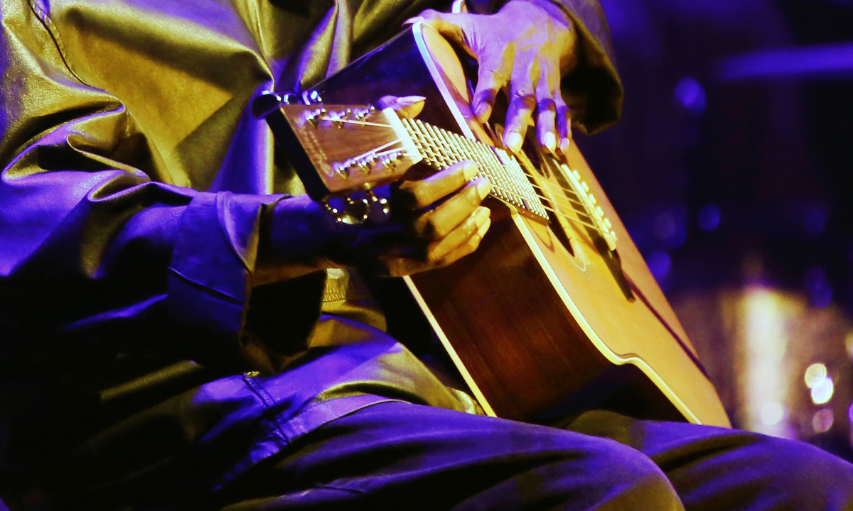 Thumbnail for Indigenous singer Yunupingu dies