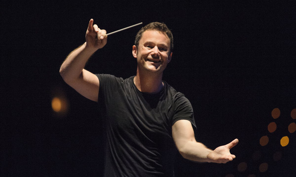 Conductor Matthew Halls. Photo: Jon Christopher Meyers © Oregon Bach Festival
