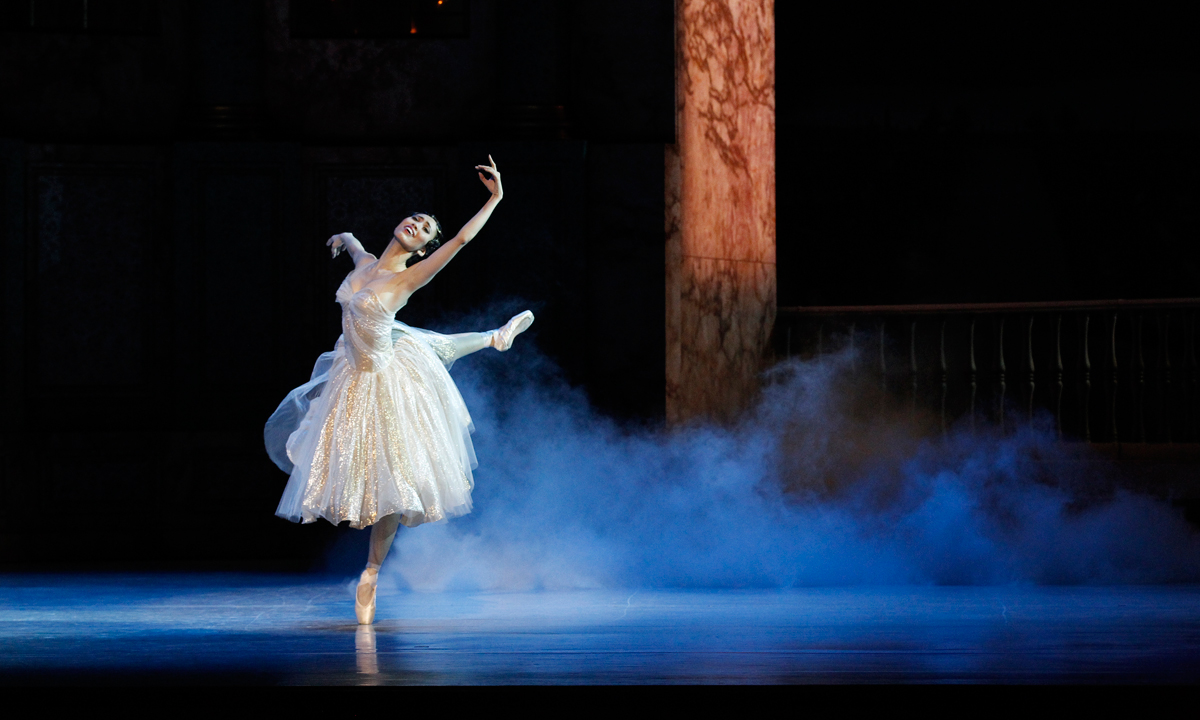 An excerpt from Cinderella in the Australian Ballet's Gala Spectacular. 