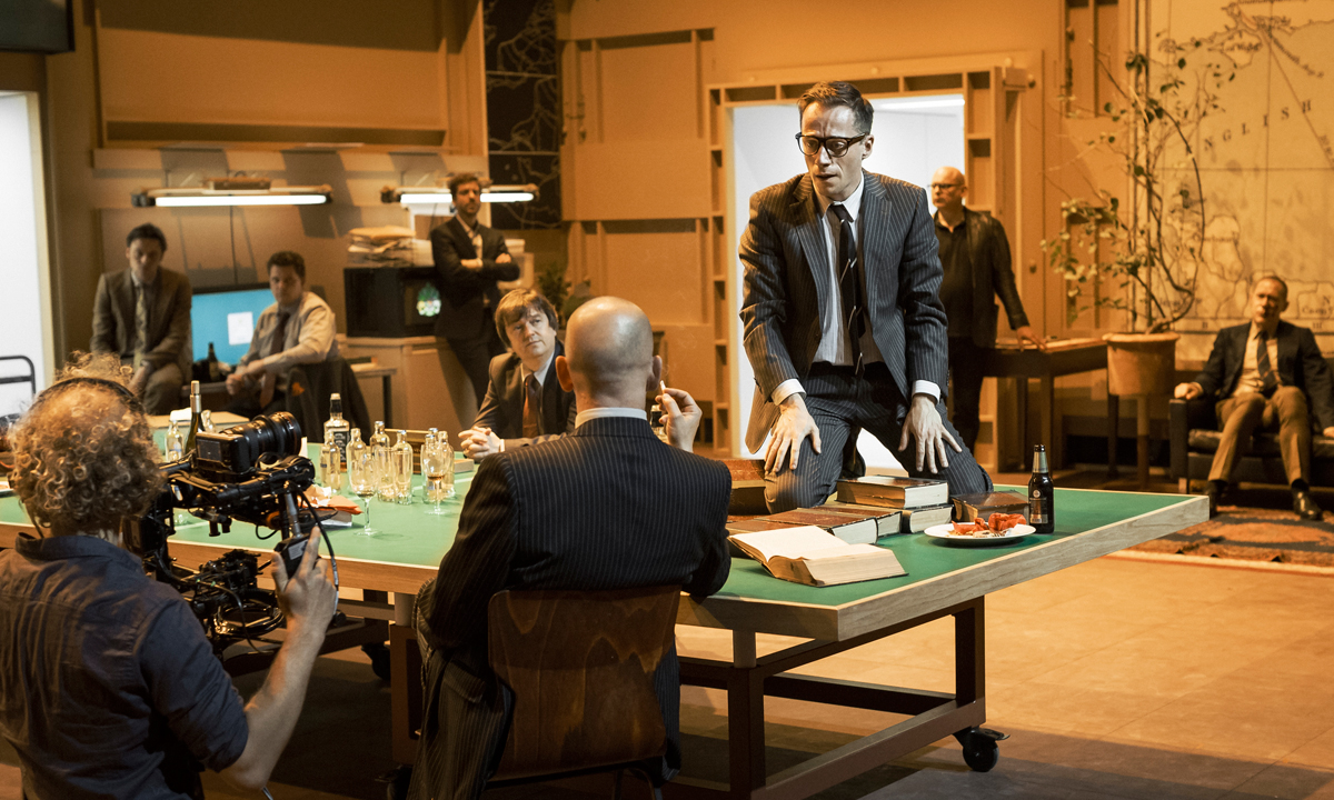 Kings of War is set in a modern war room. Photo: Jan Versweyveld
