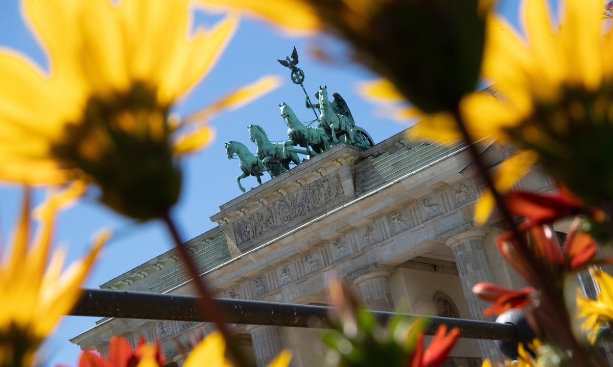 Thumbnail for Walking in Berlin …