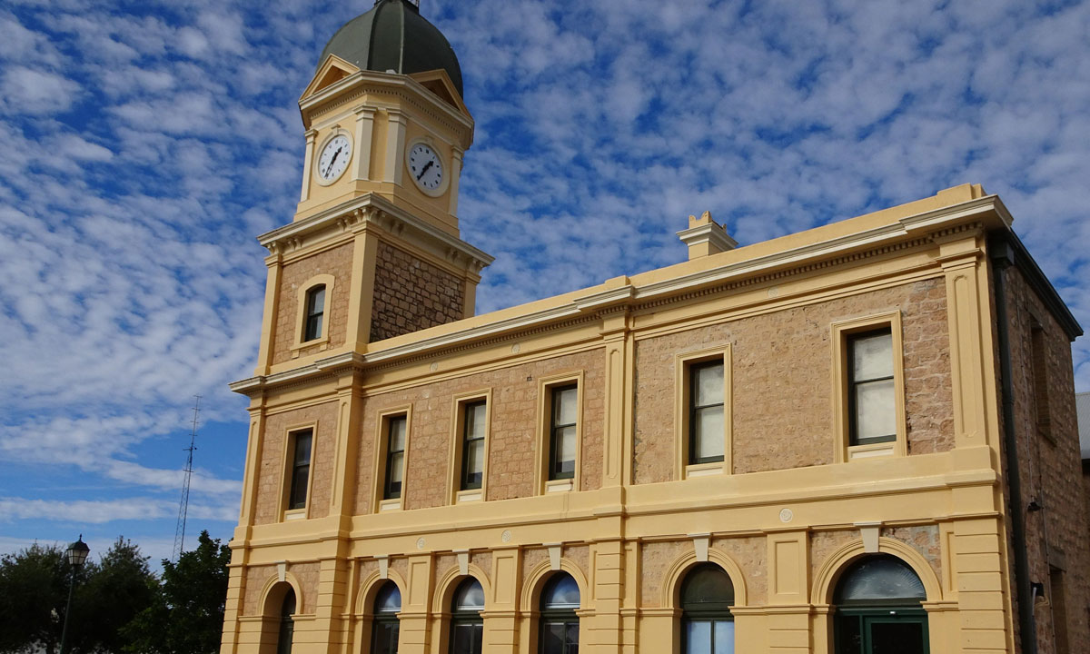 Ripe for the painting: Moonta's grand town hall. Photo: denisbin / flickr