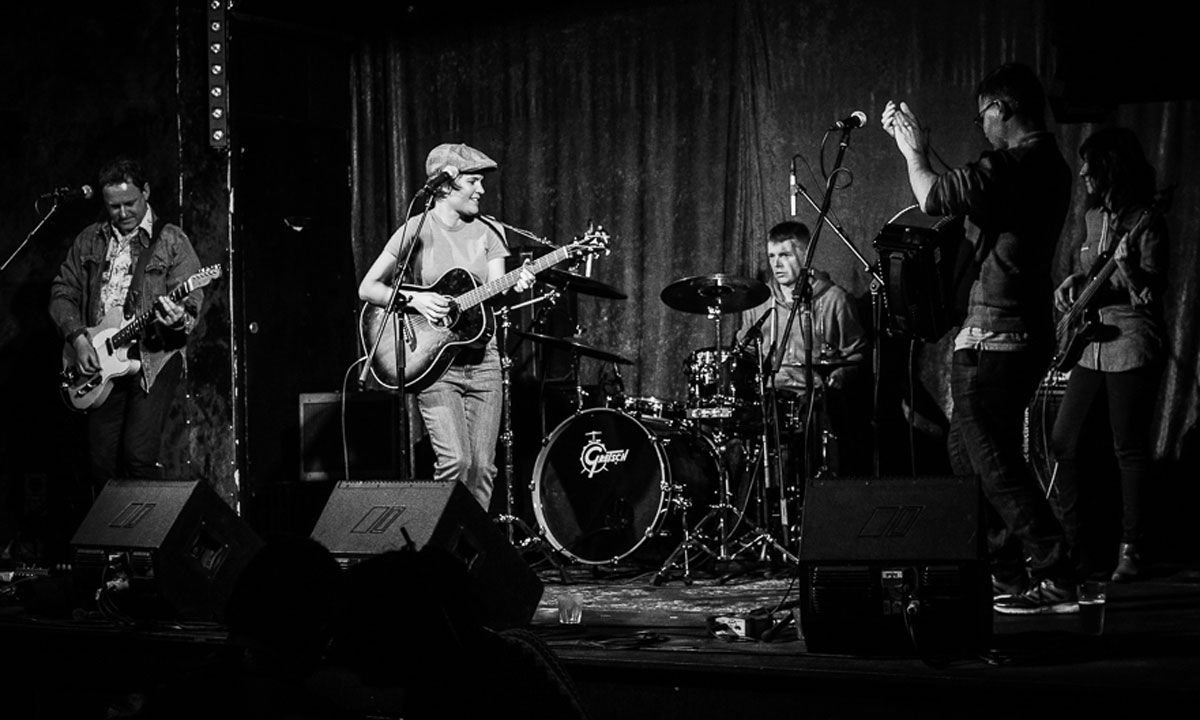 Singer-songwriter Kelly Menhennett at a (pre-COVID-19) gig with her band. Photo: Max Moore