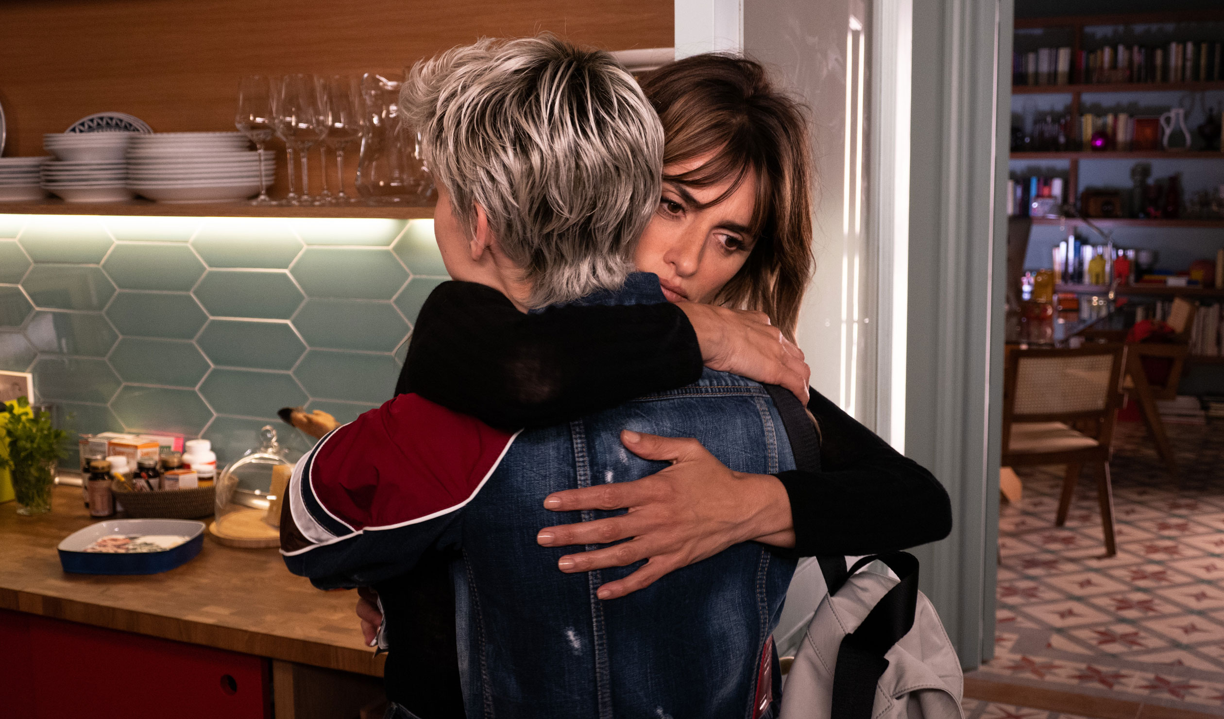 Milena Smit and Penélope Cruz in Pedro Almodóvar's 'Parallel Mothers'. 