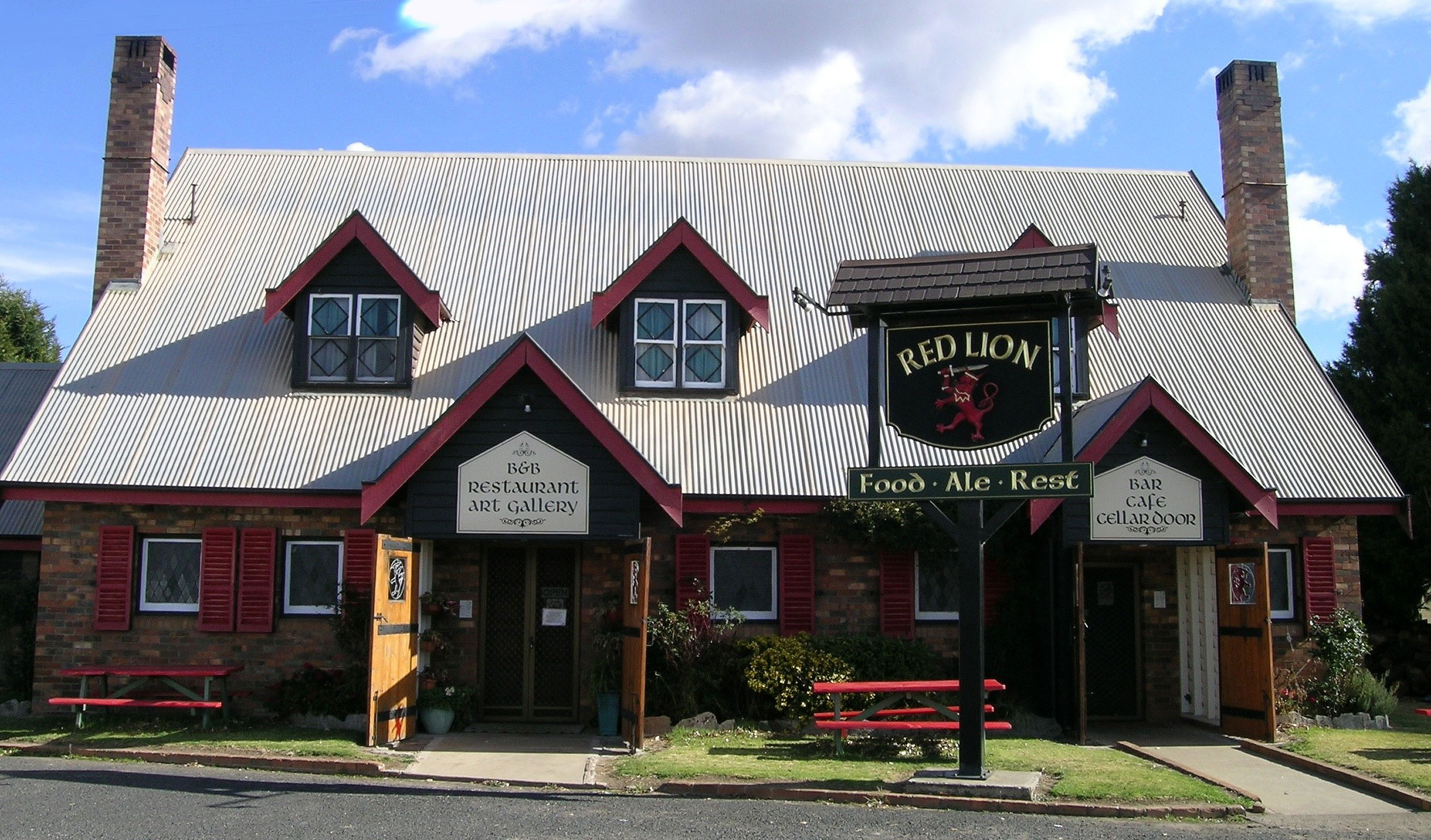 Thumbnail for Poem: Glencoe Tavern off the New England Highway