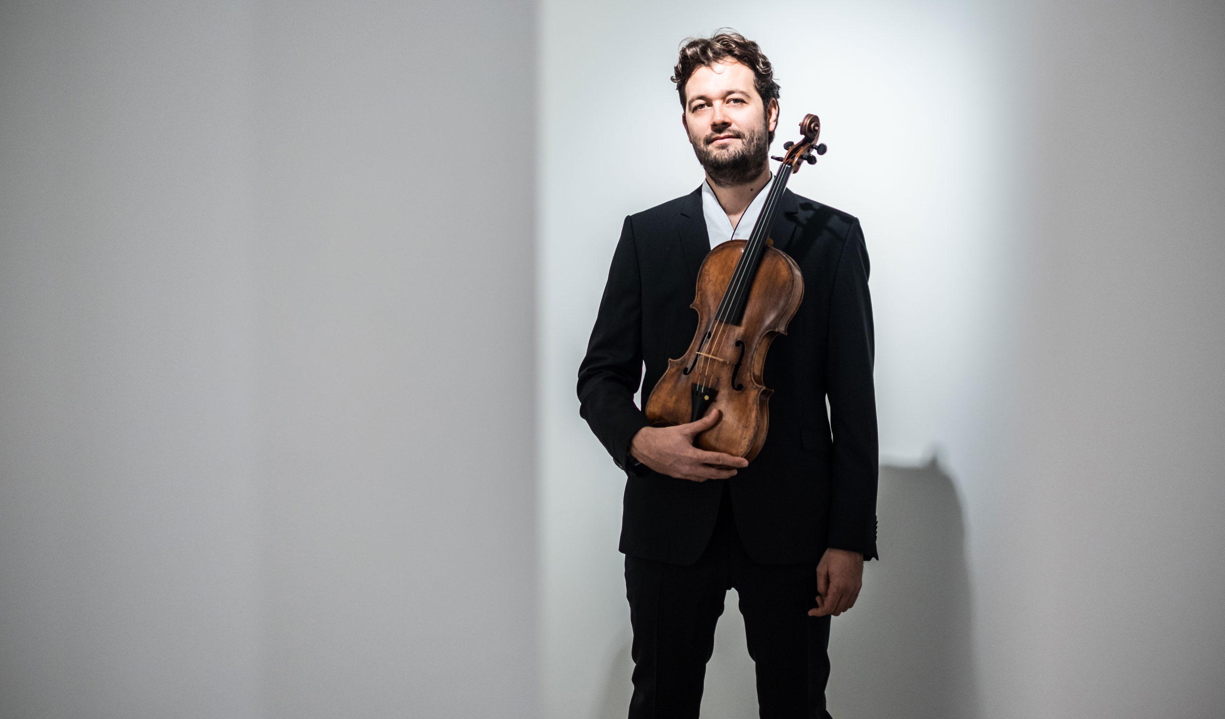 British musician  Lawrence Power has curated this year's UKARIA 24 program and will also perform at a concert in Sydney presented by UKARIA on Tour.