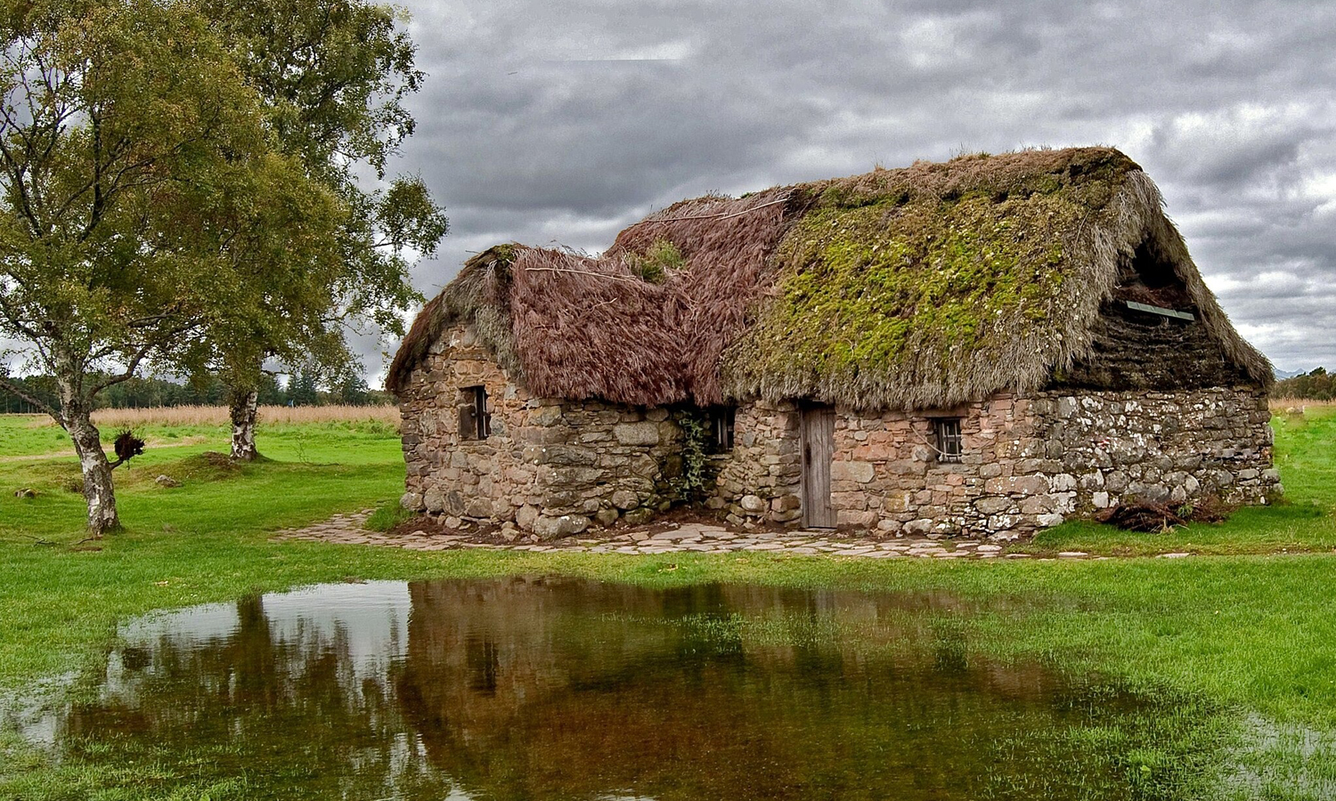 A cottage said to date from the time of the Battle of Culloden in 1746. Photo: Paulo62 / Wikimedia Commons
