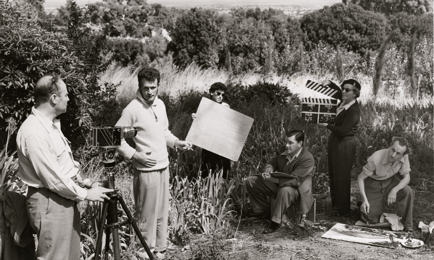 Making the film ‘Painting South Australia, 1950–1955’. From left: J Campbell Dobbie, Stan Ostoja-Kotkowski (director), 'unknown friend with reflector', Douglas Roberts, Kristel (Kitty) Treloar and Mervyn Smith. Photo: Ian Davidson 
