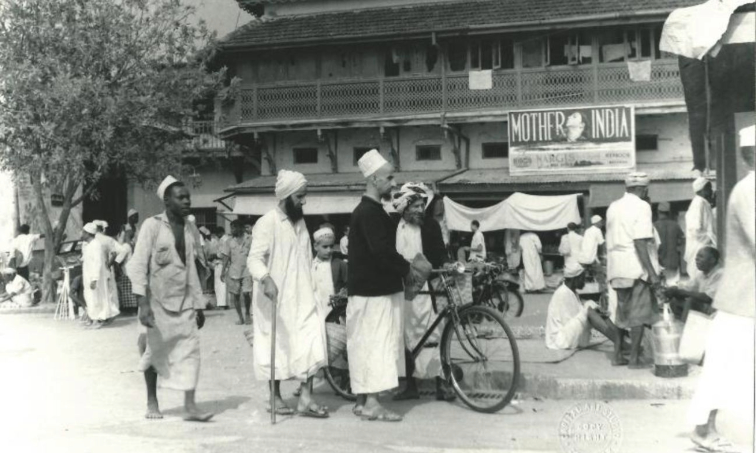 Zanzibar Market. Ranchhod Oza: 1958. Produced by Capital Art Studio and published with permission of copyright holder, Rohit Oza. 