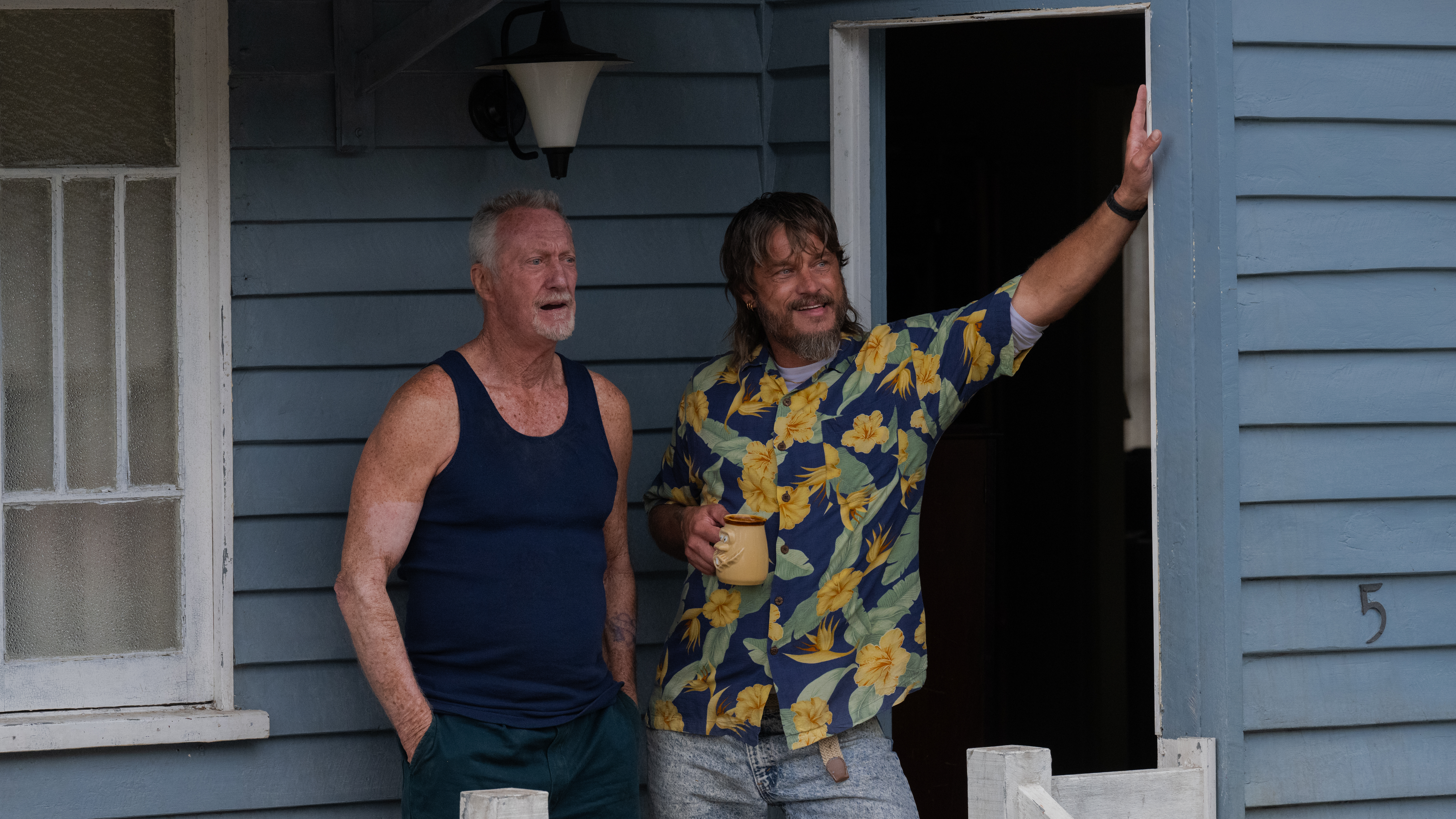 Bryan Brown as Slim Halliday and Travis Fimmel as Lyle Orlik in Boy Swallows Universe S1. Cr. Courtesy of Netflix © 2023