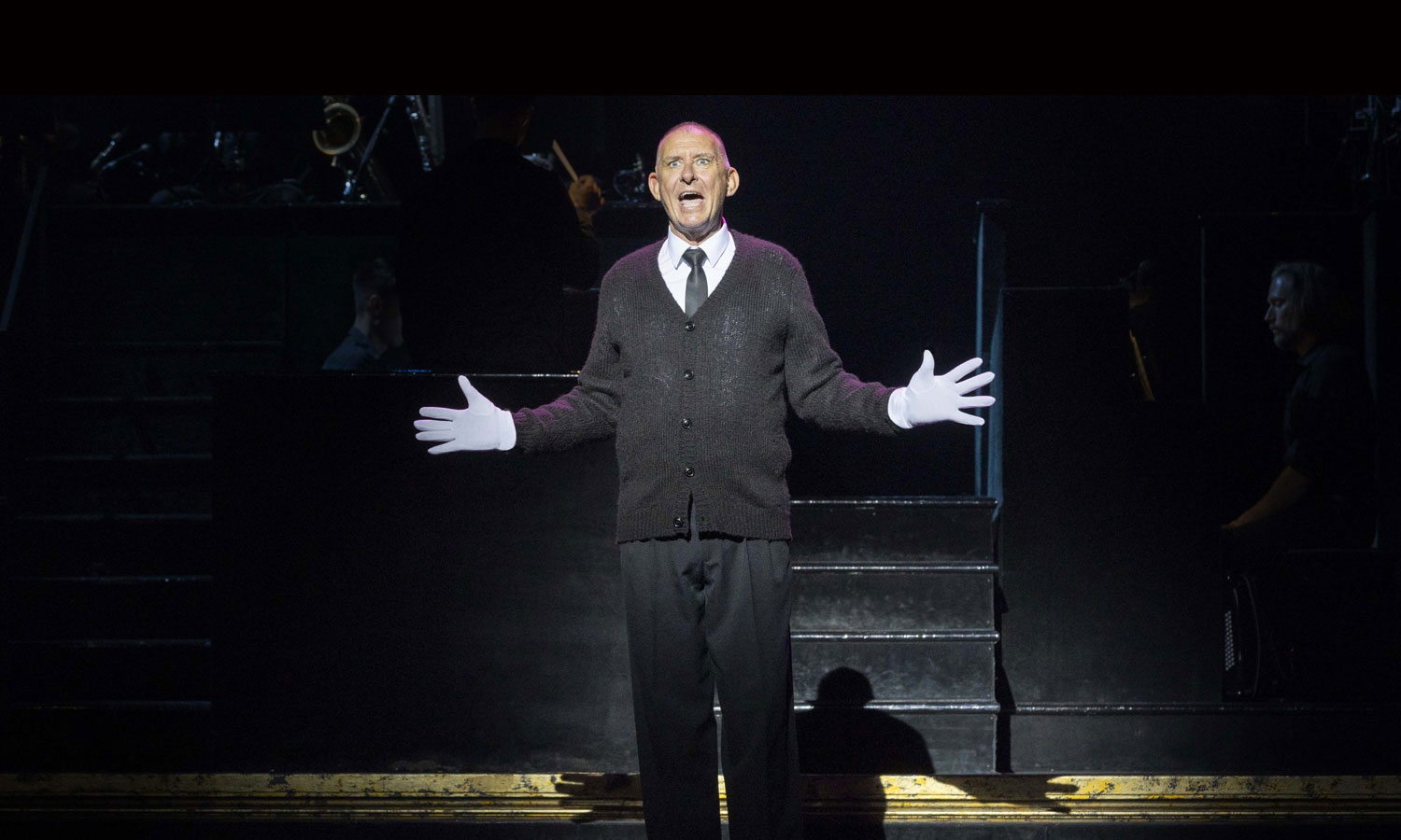 Thumbnail for Peter Rowsthorn gives ’em the old razzle dazzle in Chicago