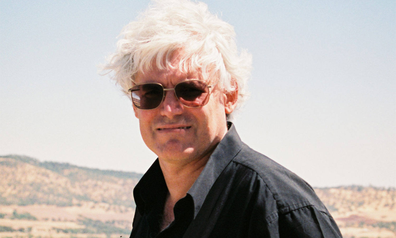 John Kinsella's highly entertaining new book Beam of Light reveals the author's mastery of short-story writing.